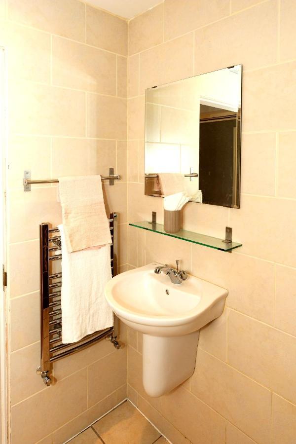 Bed and Breakfast Lenox Farm Hale  Экстерьер фото